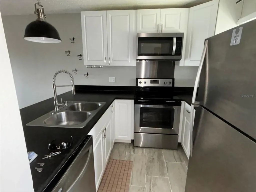 39132 County Road 54 Zephyrhills FL 33542