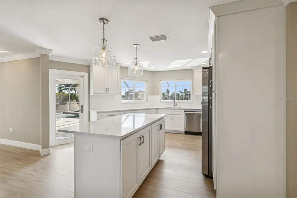 7864 9th Avenue S St Petersburg FL 33707