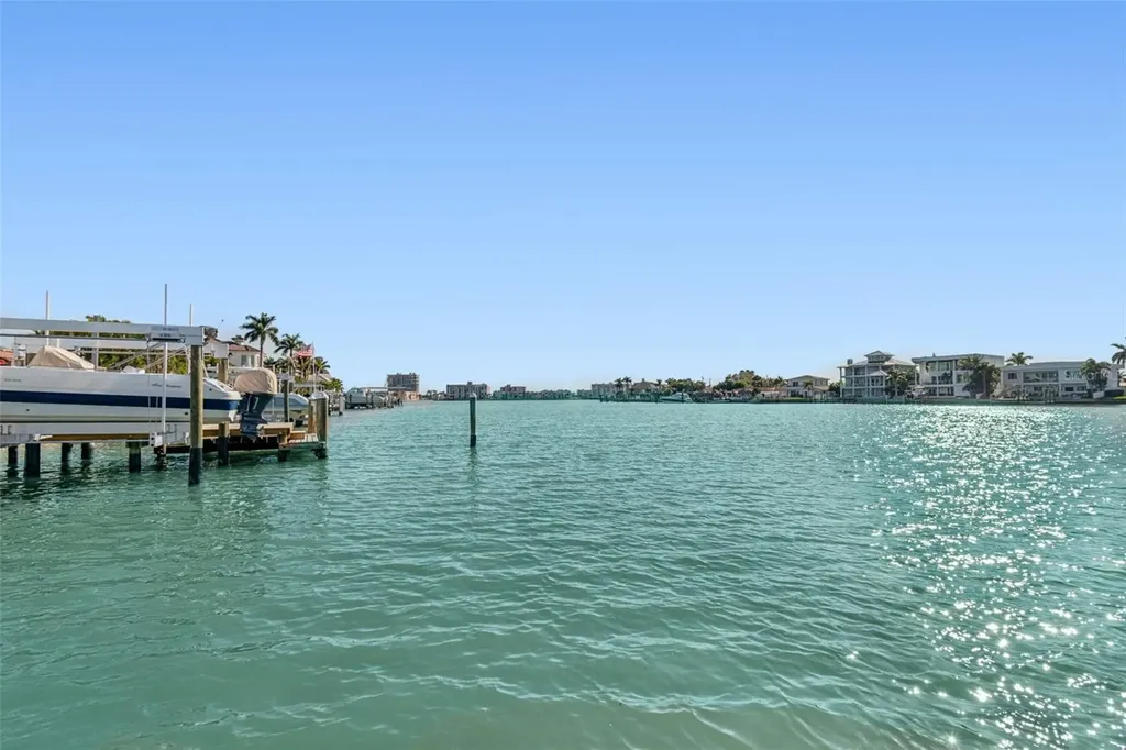 7864 9th Avenue S St Petersburg FL 33707