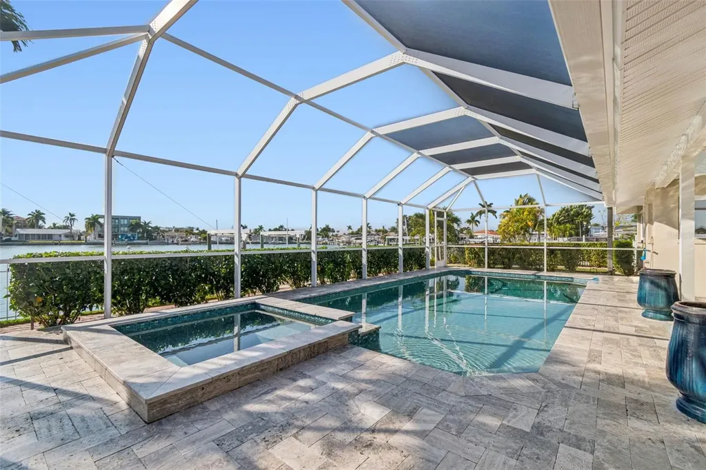7864 9th Avenue S St Petersburg FL 33707