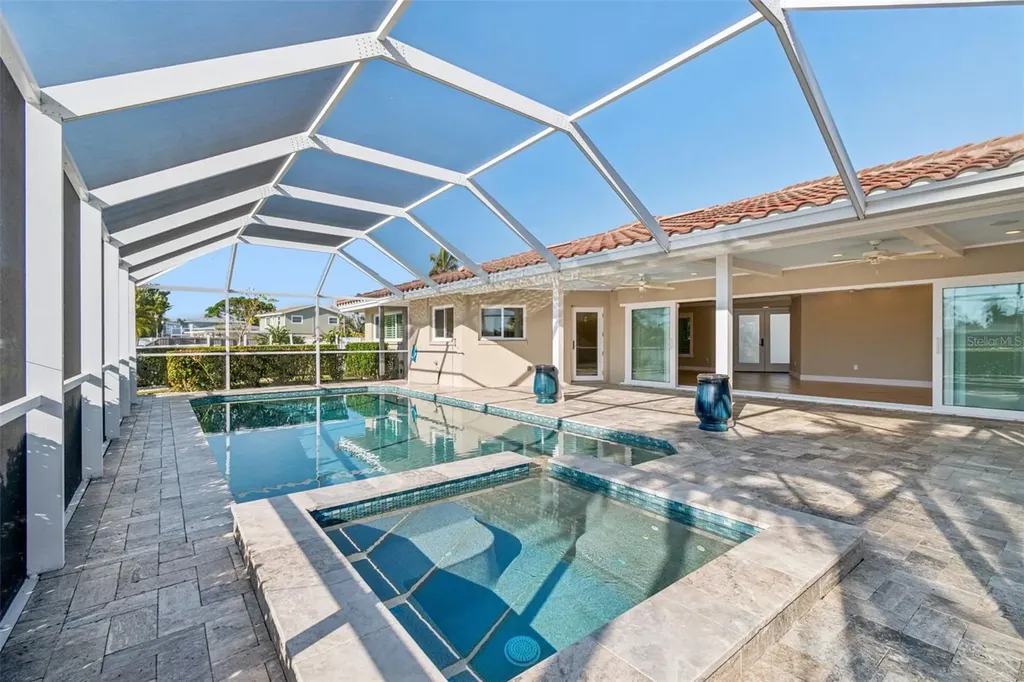 7864 9th Avenue S St Petersburg FL 33707