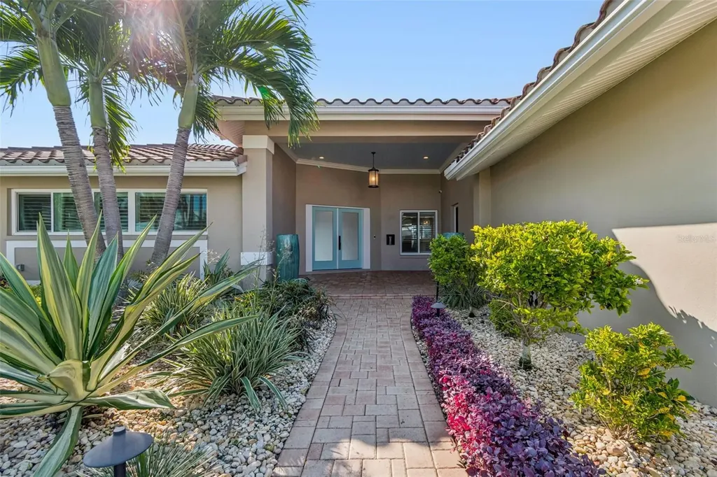7864 9th Avenue S St Petersburg FL 33707