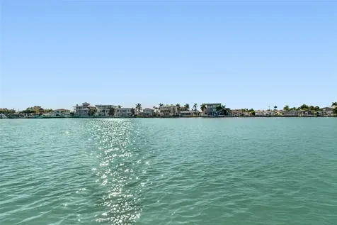 7864 9th Avenue S St Petersburg FL 33707