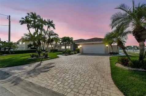 7864 9th Avenue S St Petersburg FL 33707
