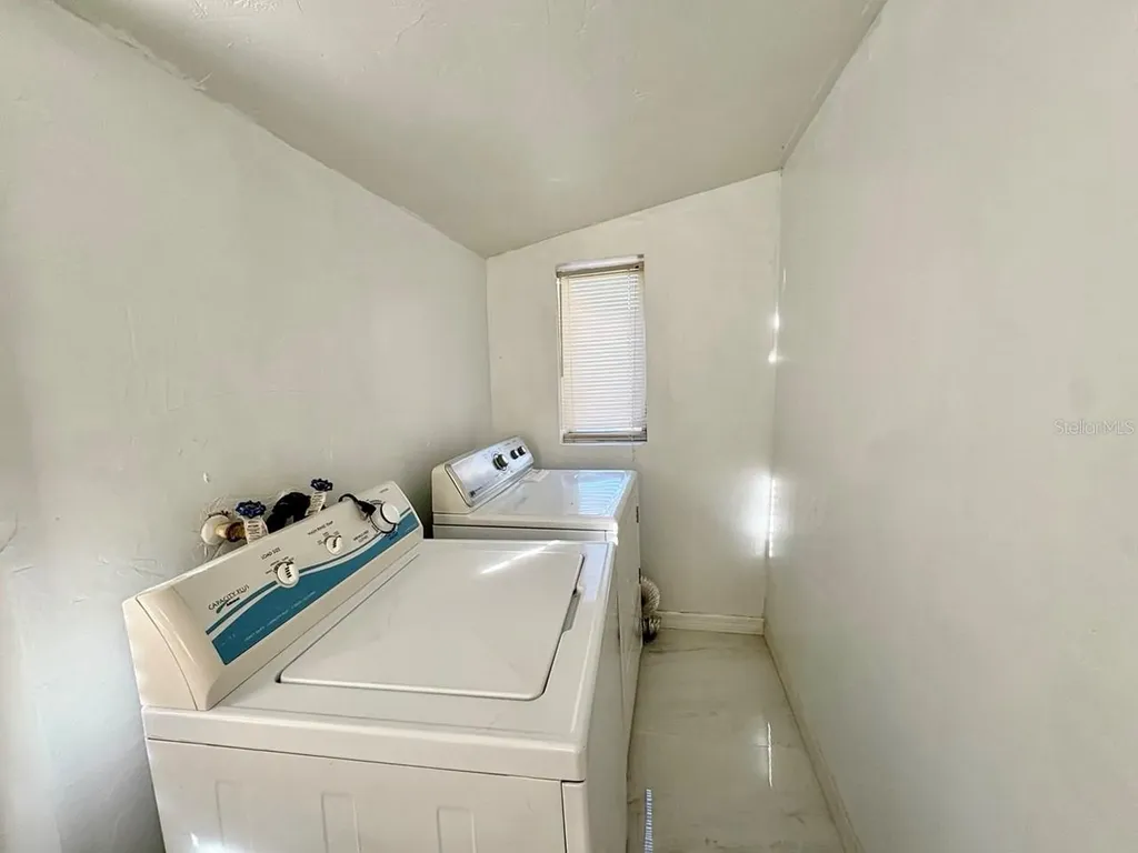524 E Lime Street Tarpon Springs FL 34689