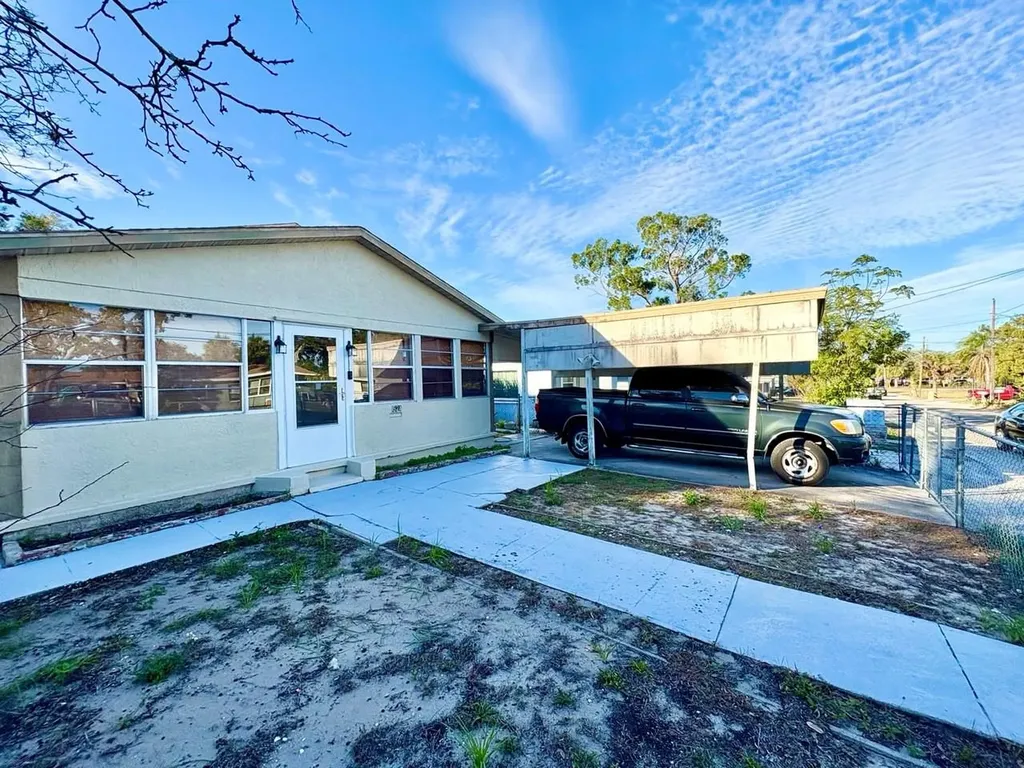 524 E Lime Street Tarpon Springs FL 34689