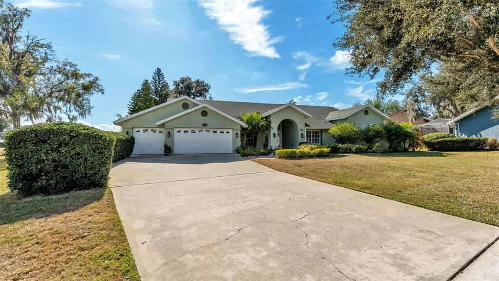 2711 S Fairway Drive Plant City FL 33566