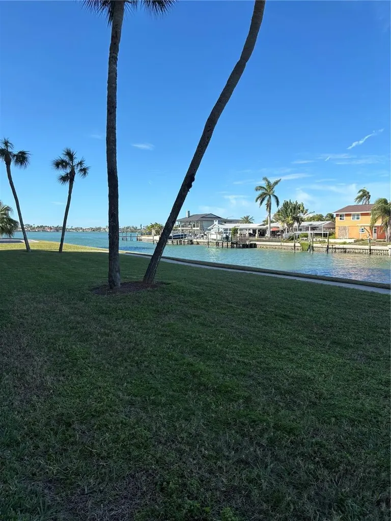 4725 Cove Circle St Petersburg FL 33708