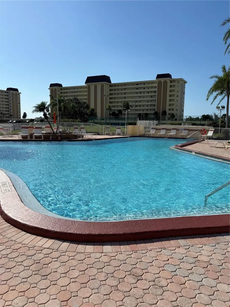 4725 Cove Circle St Petersburg FL 33708