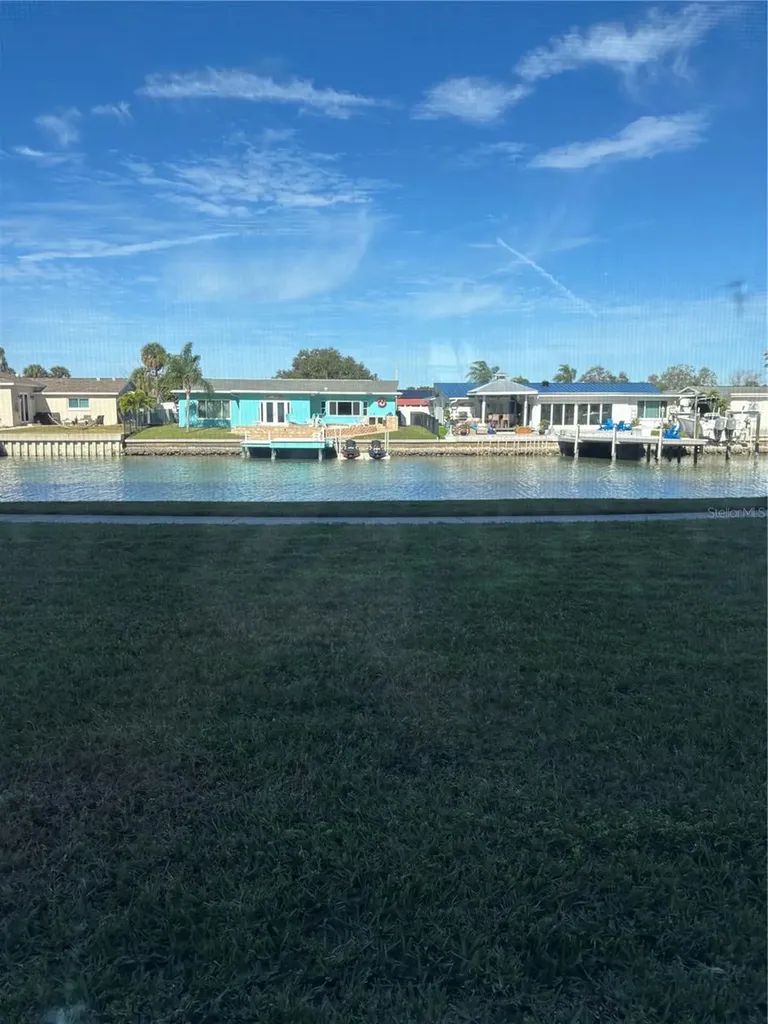 4725 Cove Circle St Petersburg FL 33708