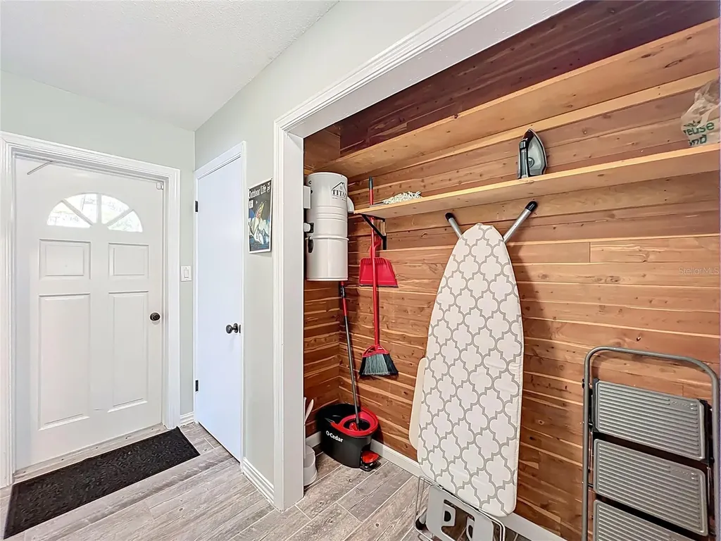 1617 Lake Nettie Court Eustis FL 32726