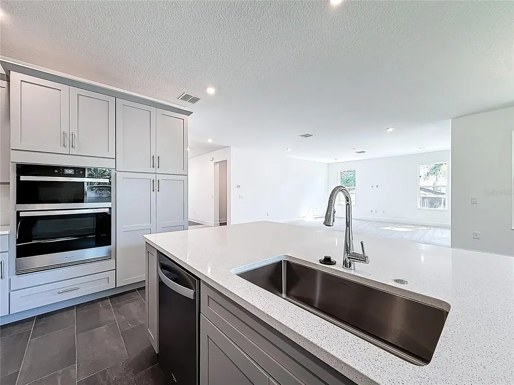 4732 W Wallcraft Avenue Tampa FL 33611