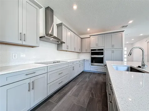 4732 W Wallcraft Avenue Tampa FL 33611