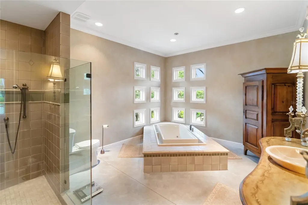1804 N Lake Shore Drive Sarasota FL 34231