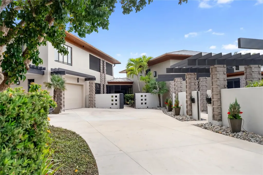 1804 N Lake Shore Drive Sarasota FL 34231