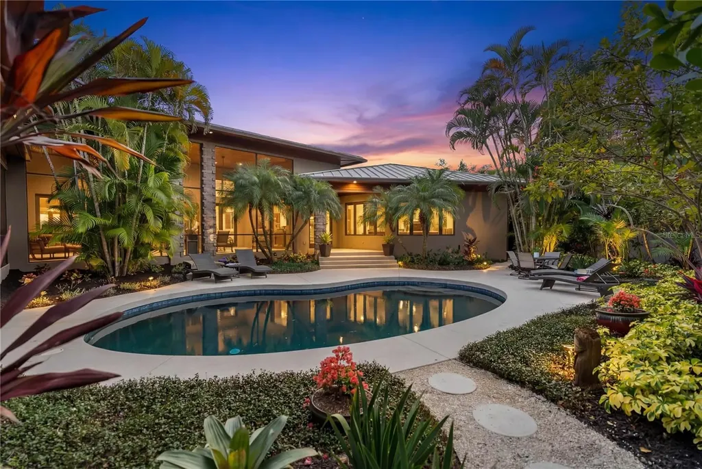 1804 N Lake Shore Drive Sarasota FL 34231