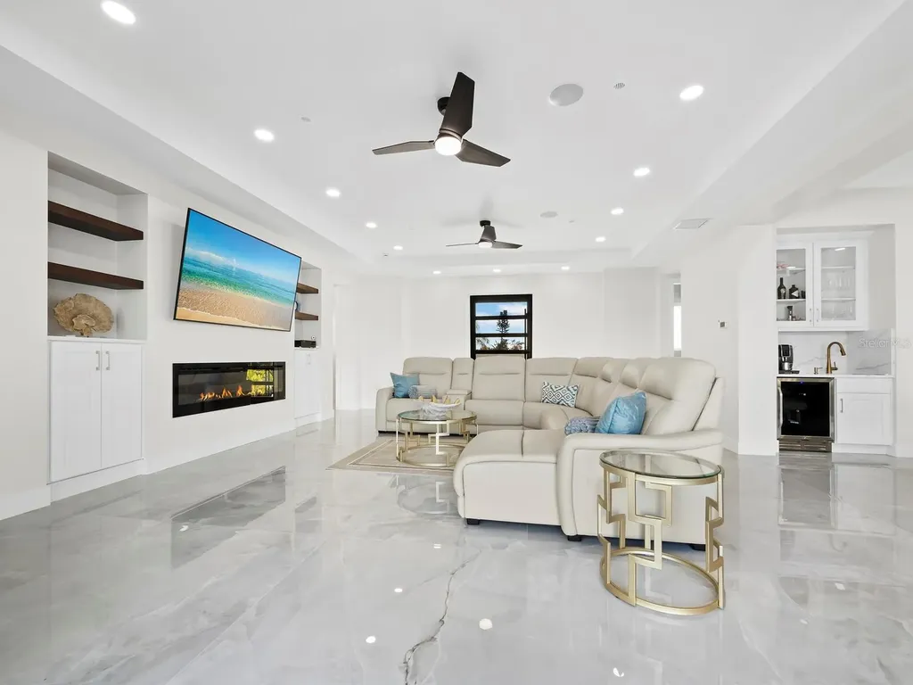 635 Jungle Queen Way Longboat Key FL 34228