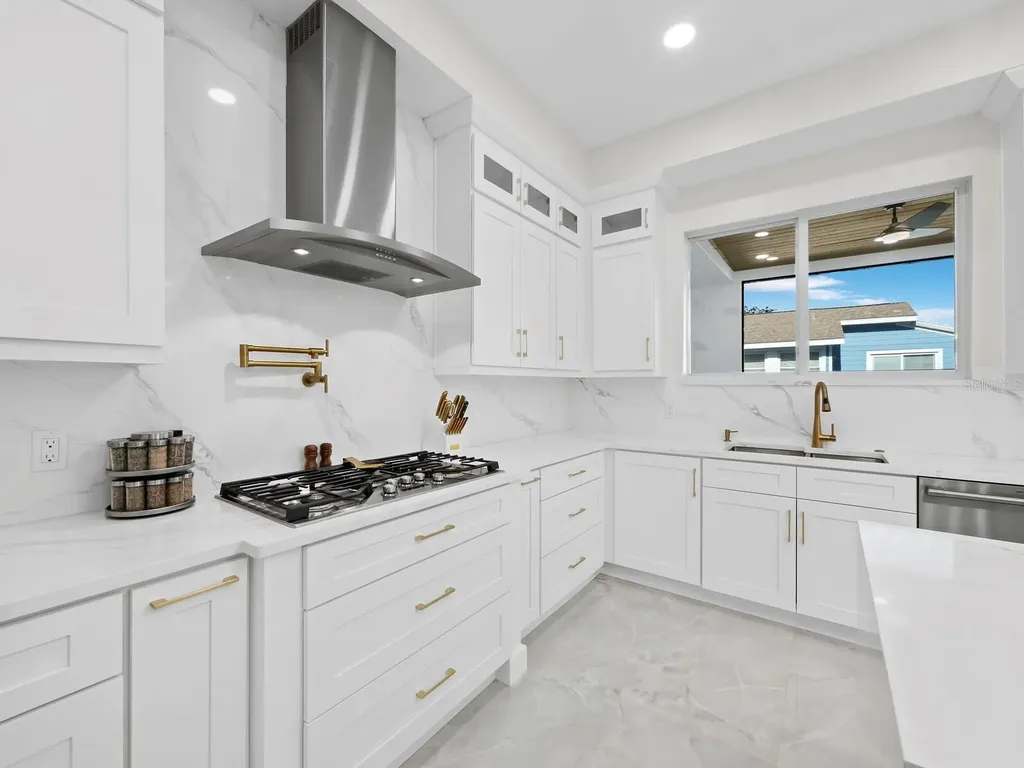 635 Jungle Queen Way Longboat Key FL 34228