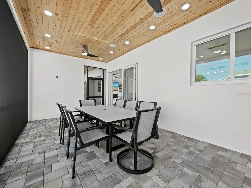 635 Jungle Queen Way Longboat Key FL 34228