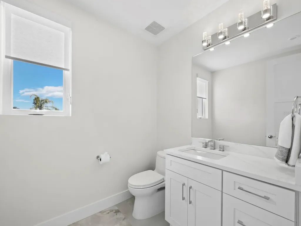 635 Jungle Queen Way Longboat Key FL 34228