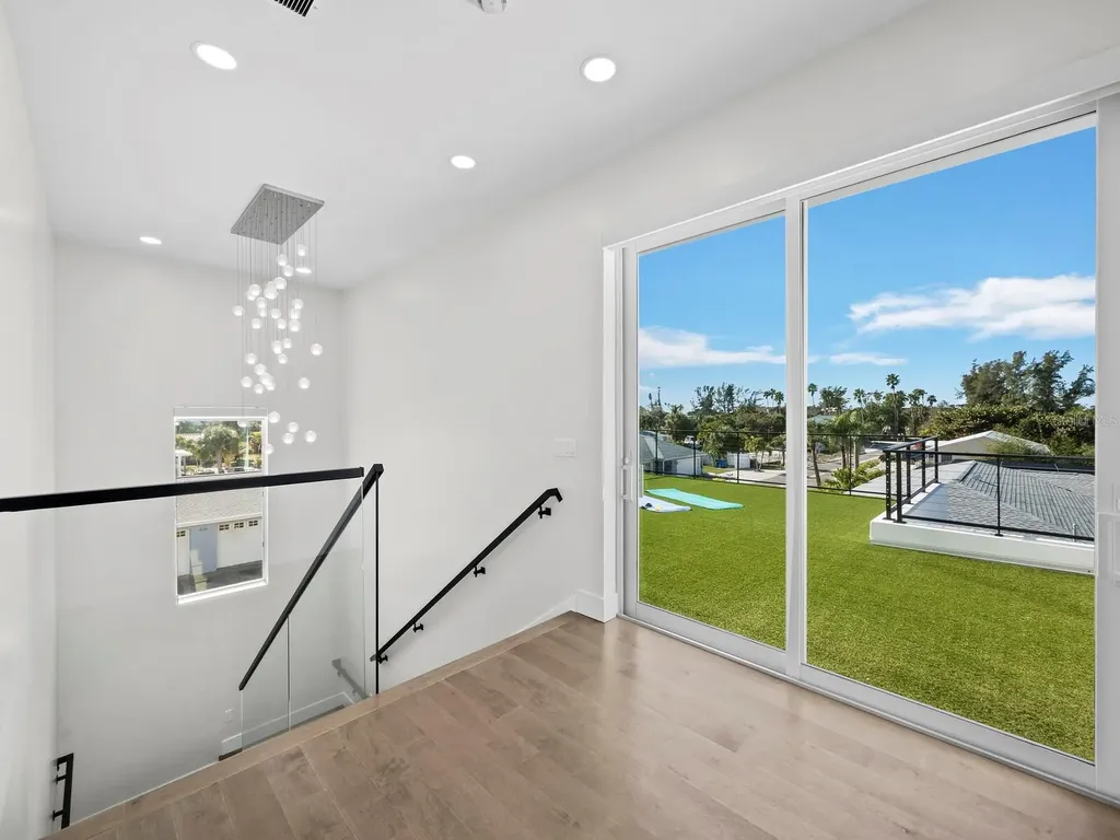635 Jungle Queen Way Longboat Key FL 34228