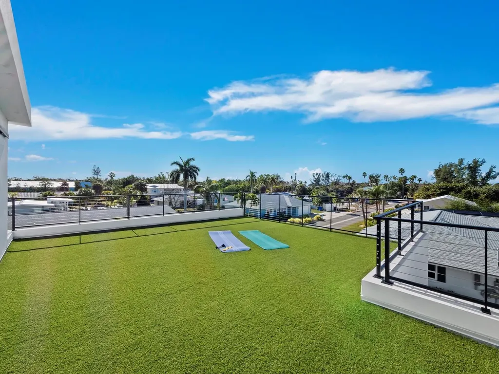 635 Jungle Queen Way Longboat Key FL 34228
