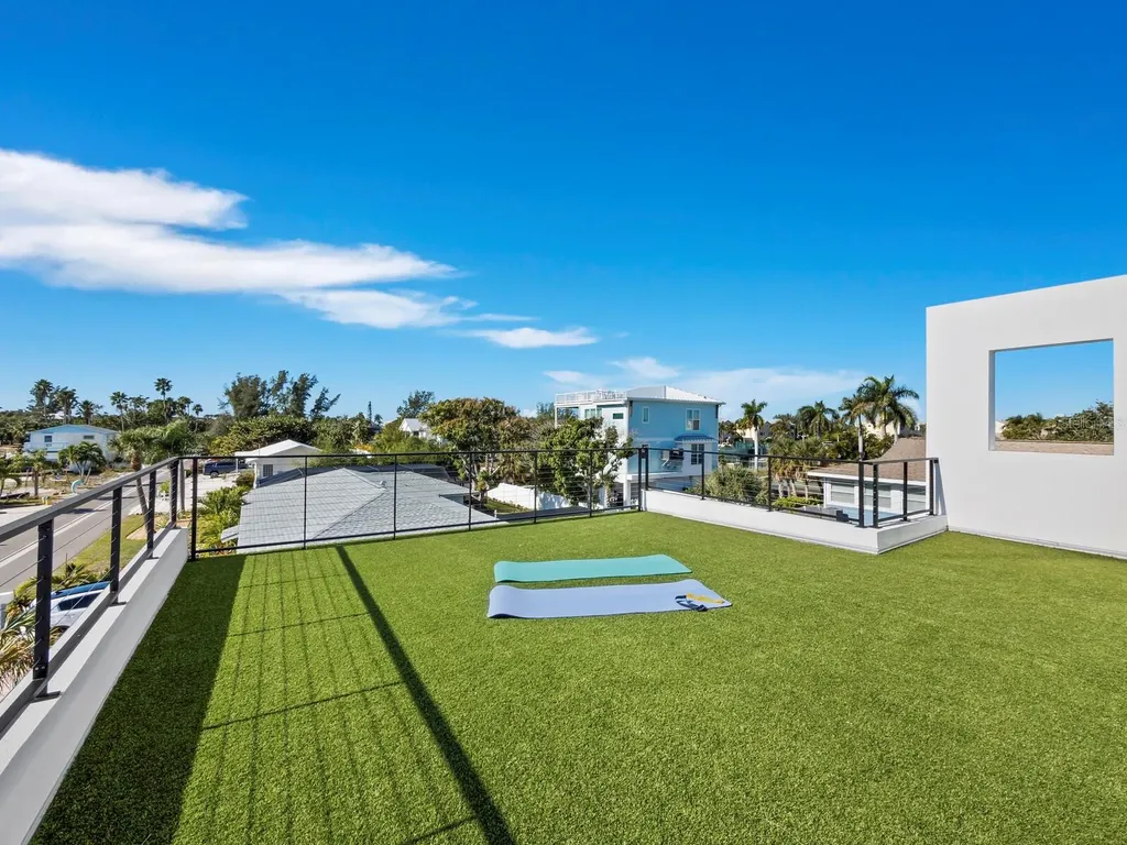 635 Jungle Queen Way Longboat Key FL 34228