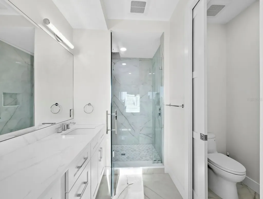 635 Jungle Queen Way Longboat Key FL 34228