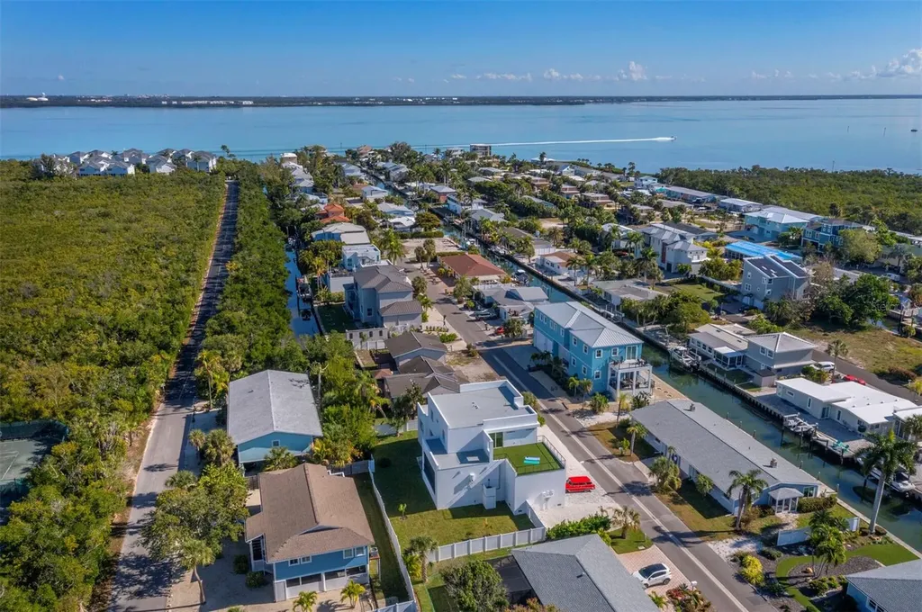 635 Jungle Queen Way Longboat Key FL 34228
