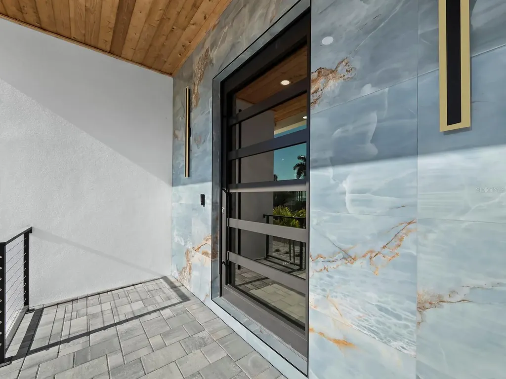 635 Jungle Queen Way Longboat Key FL 34228