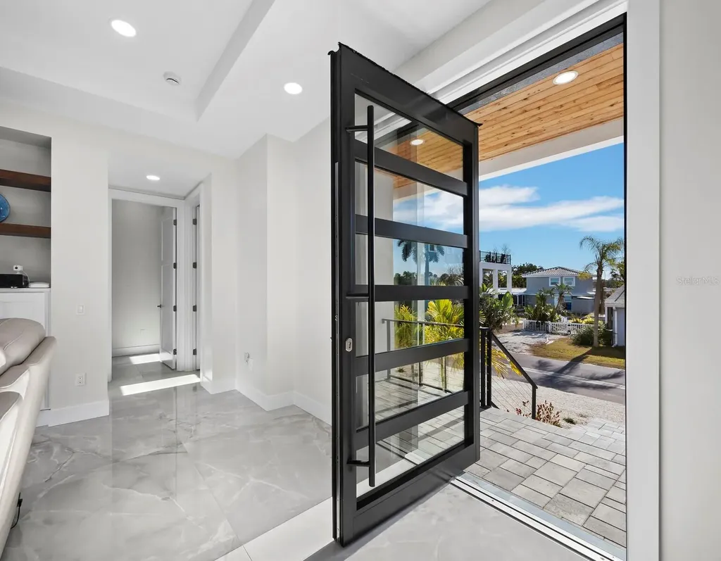 635 Jungle Queen Way Longboat Key FL 34228