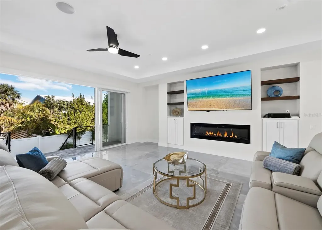 635 Jungle Queen Way Longboat Key FL 34228