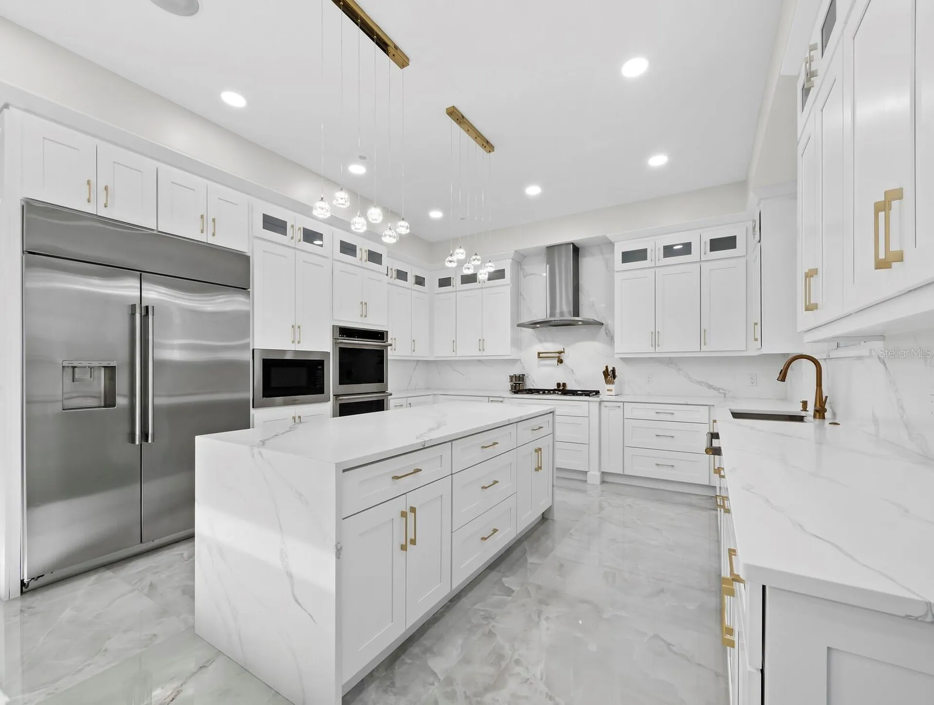 635 Jungle Queen Way Longboat Key FL 34228