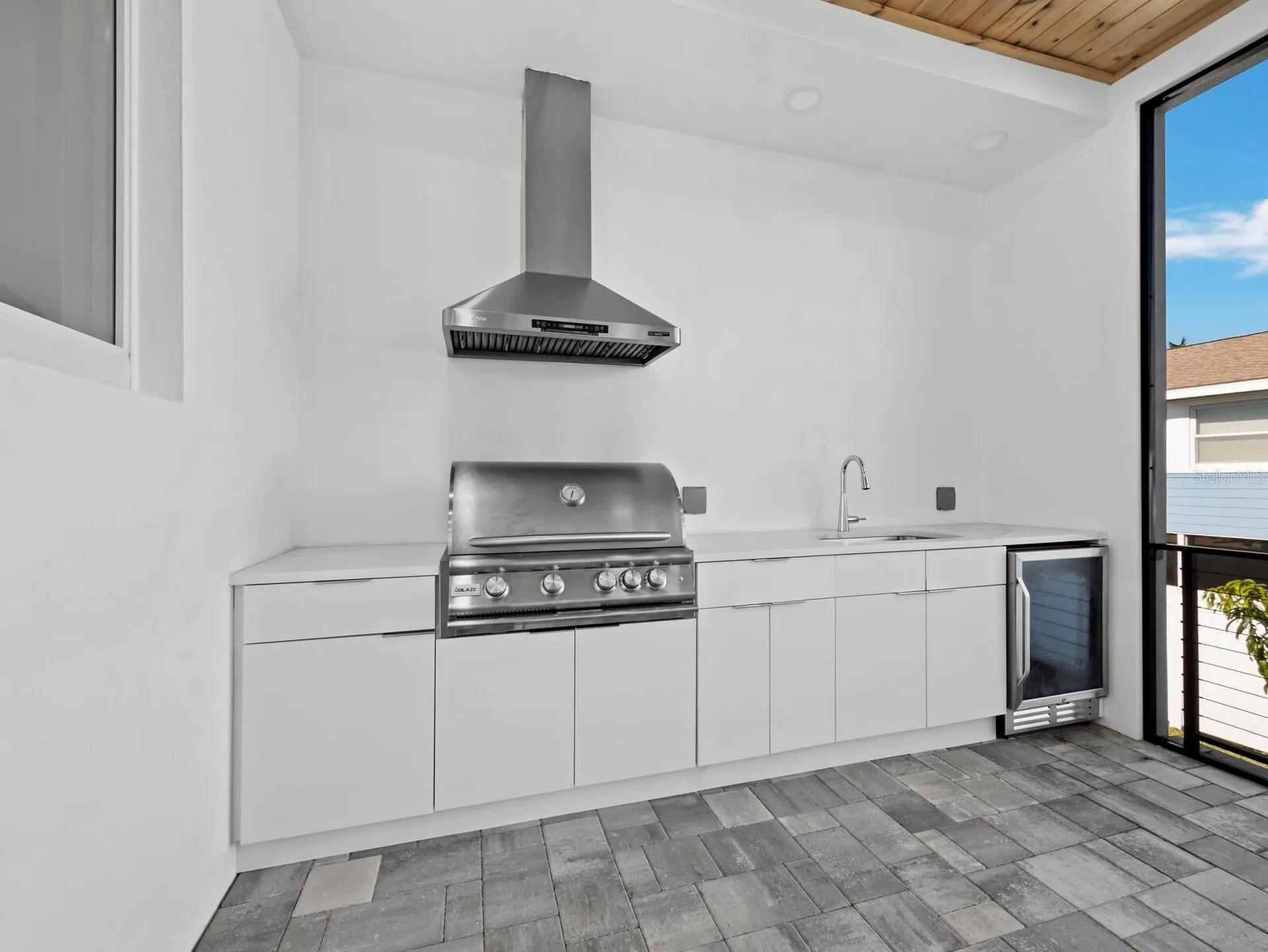 635 Jungle Queen Way Longboat Key FL 34228