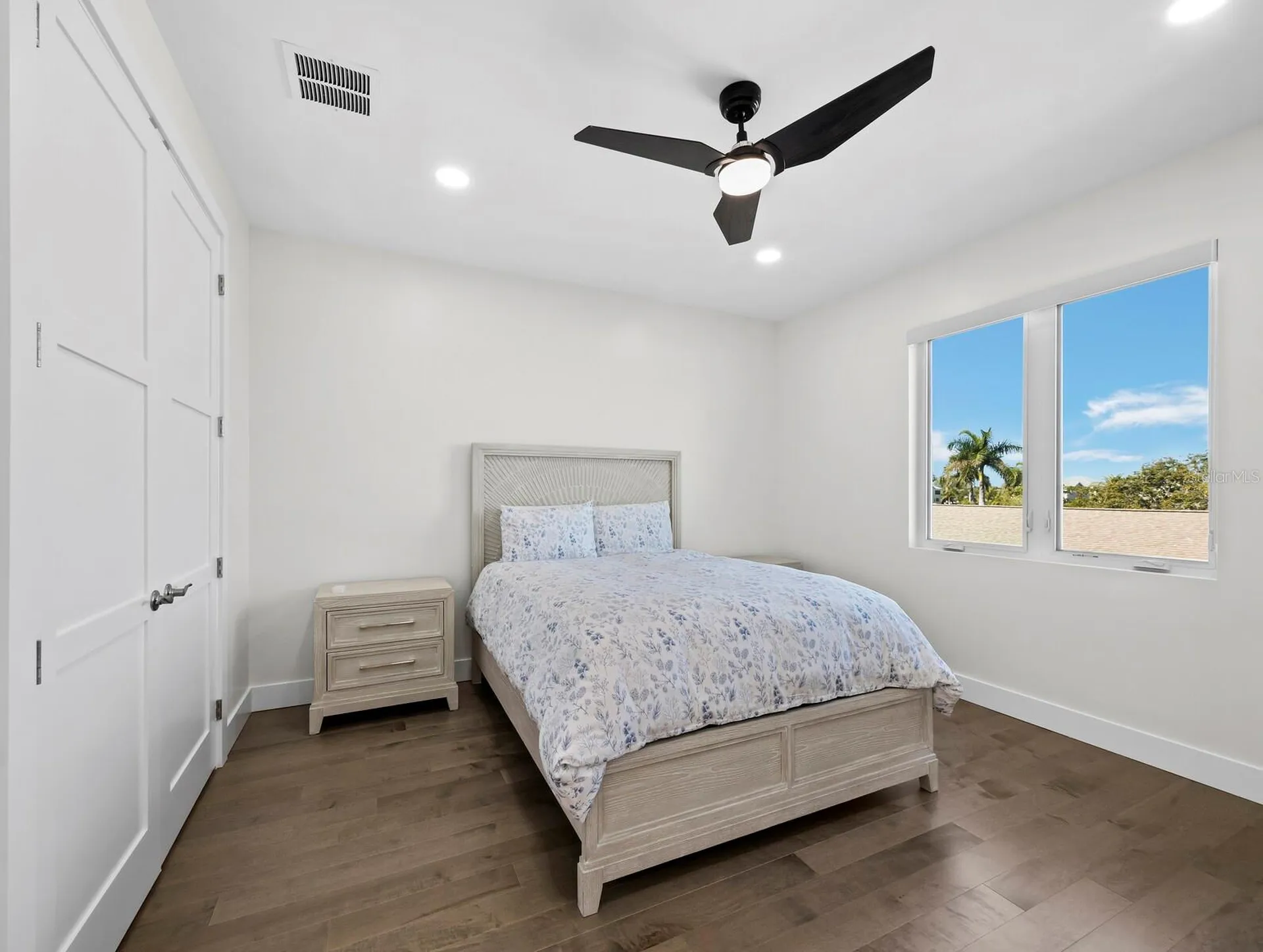 635 Jungle Queen Way Longboat Key FL 34228
