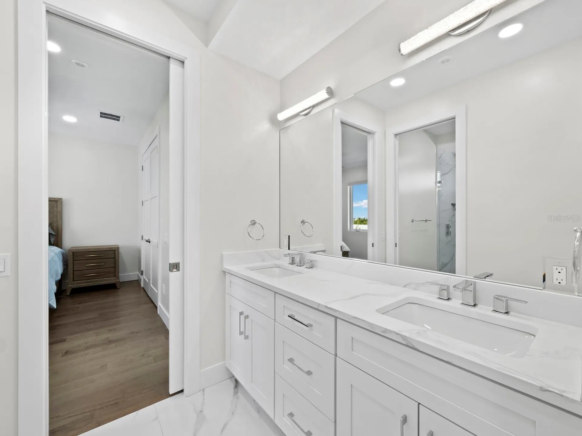 635 Jungle Queen Way Longboat Key FL 34228