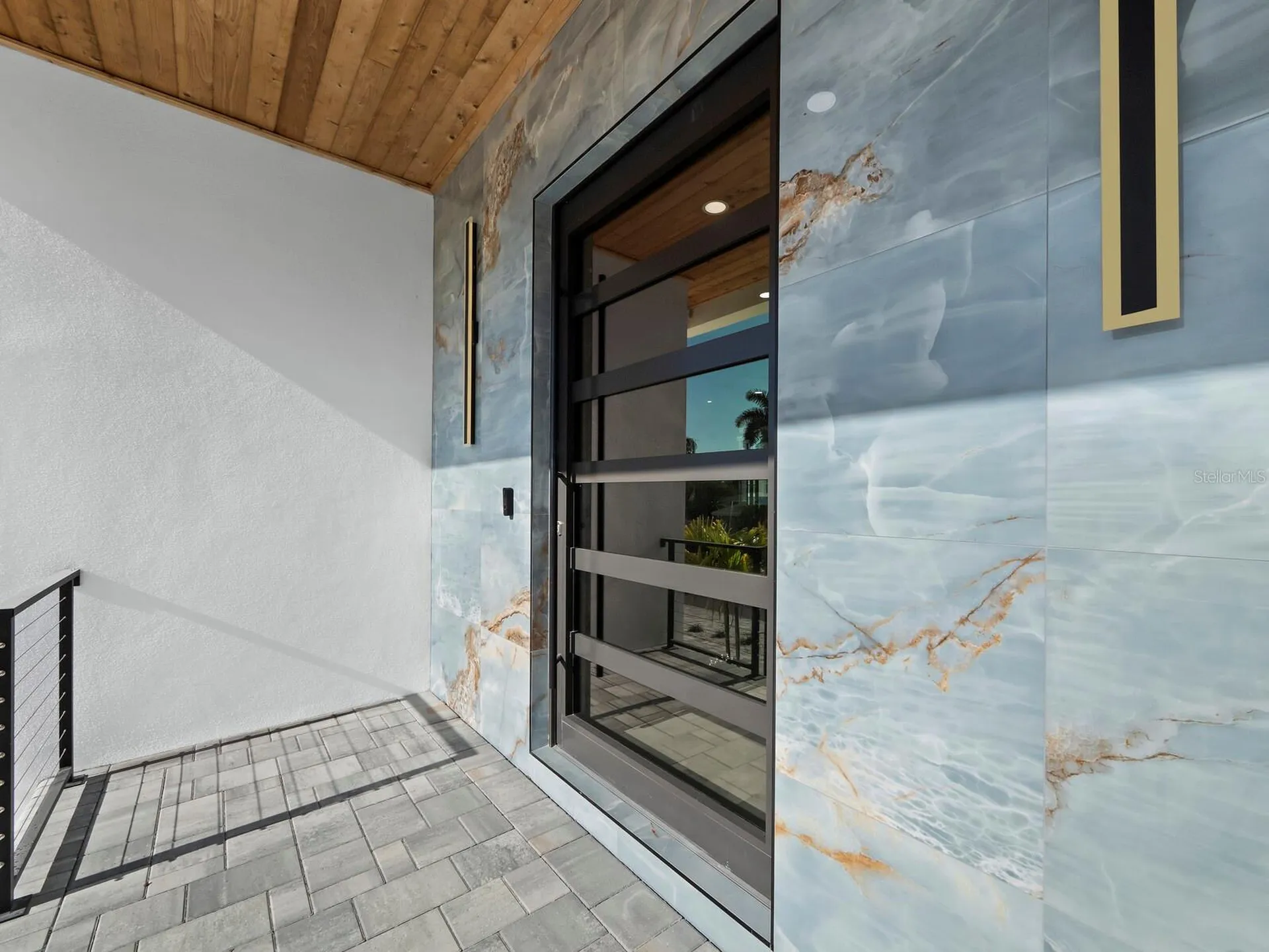 635 Jungle Queen Way Longboat Key FL 34228
