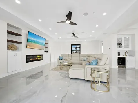 635 Jungle Queen Way Longboat Key FL 34228