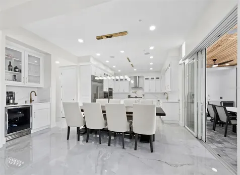 635 Jungle Queen Way Longboat Key FL 34228
