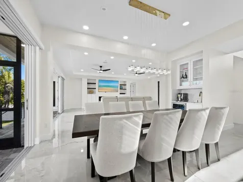 635 Jungle Queen Way Longboat Key FL 34228