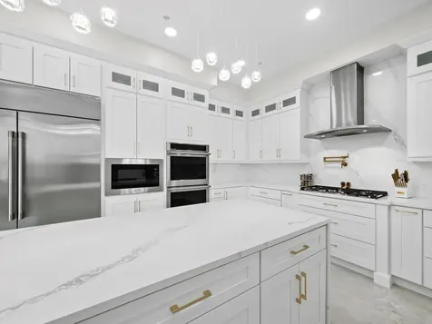 635 Jungle Queen Way Longboat Key FL 34228
