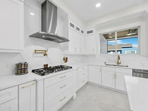 635 Jungle Queen Way Longboat Key FL 34228
