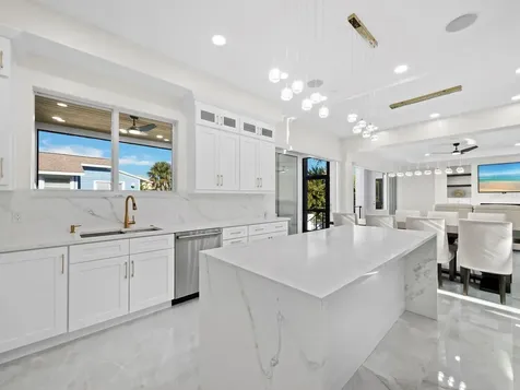 635 Jungle Queen Way Longboat Key FL 34228