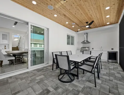 635 Jungle Queen Way Longboat Key FL 34228