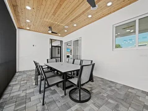 635 Jungle Queen Way Longboat Key FL 34228