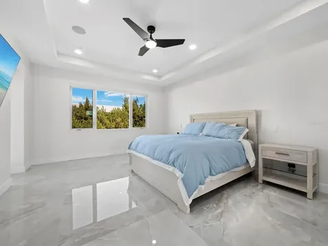 635 Jungle Queen Way Longboat Key FL 34228