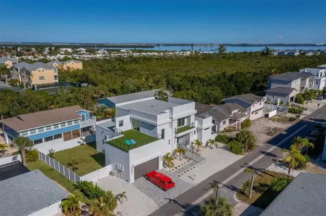 635 Jungle Queen Way Longboat Key FL 34228