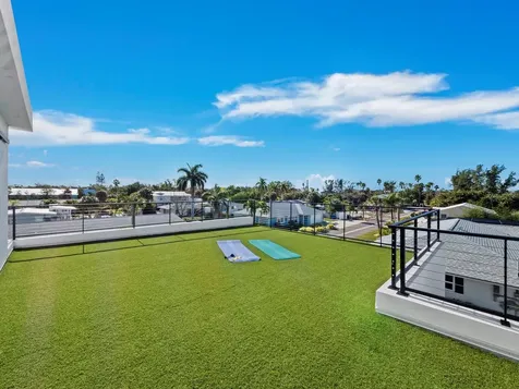 635 Jungle Queen Way Longboat Key FL 34228