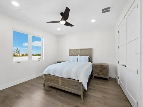 635 Jungle Queen Way Longboat Key FL 34228
