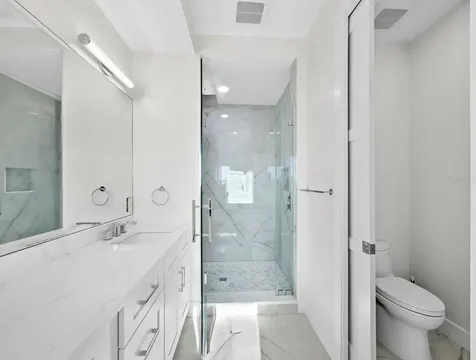 635 Jungle Queen Way Longboat Key FL 34228
